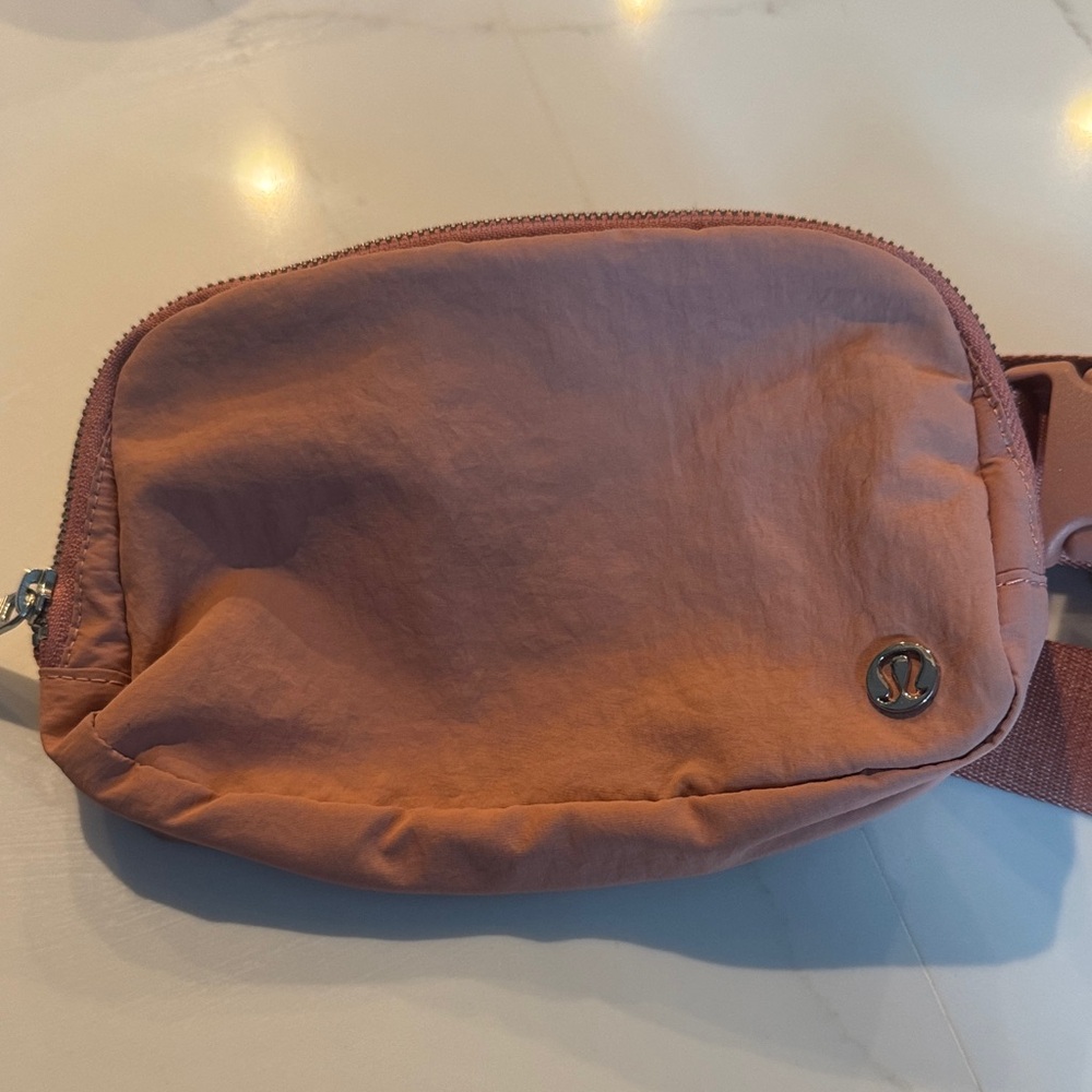 Lululemon Everywhere Belt Bag